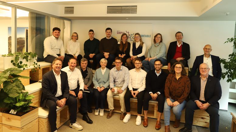 Gruppenbild der Teilnehmer:innen der Initiative PS Recycling